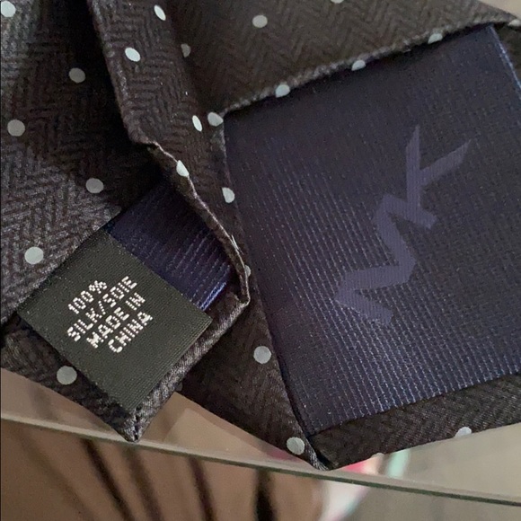 Tie - Picture 4 of 4